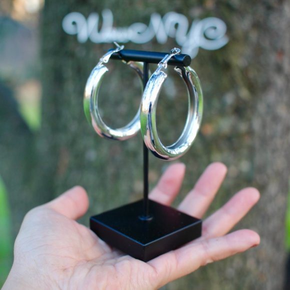 New Large Chunky SILVER simple classic trend hoops - Picture 6 of 13